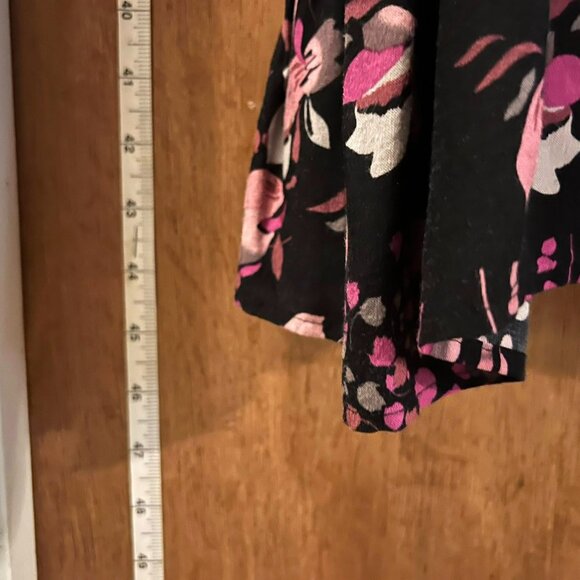 Size 4(4X) - Torrid - Black and Pink Half Sleeve Midi Dress - Picture 5 of 6
